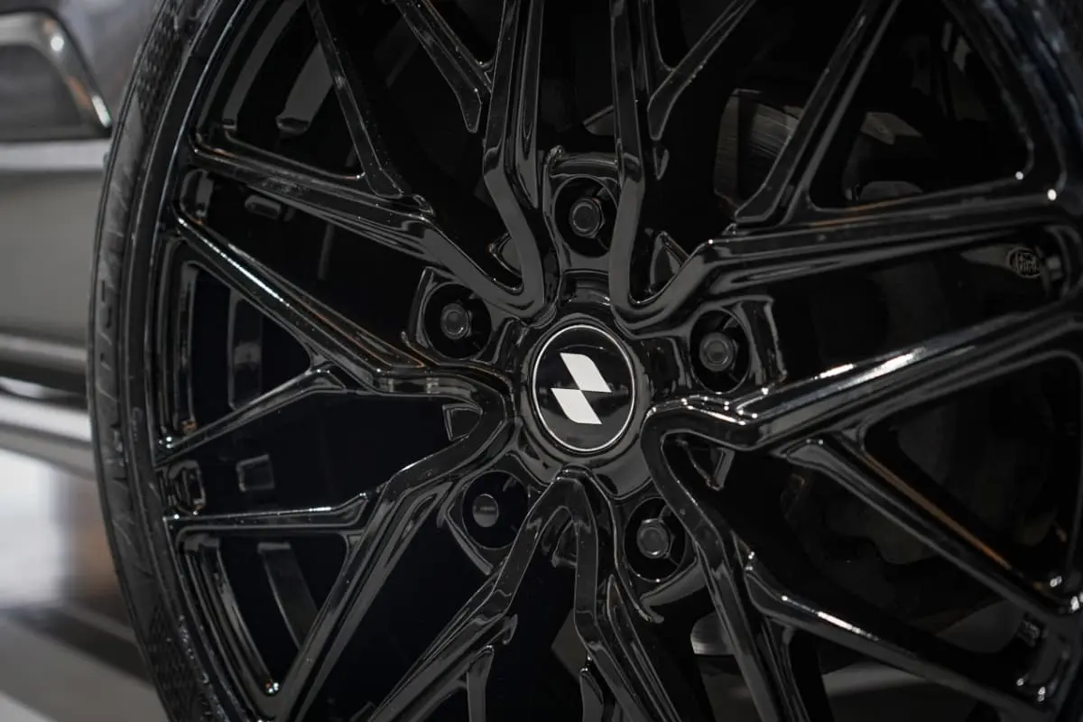 Black Wheel Anglw